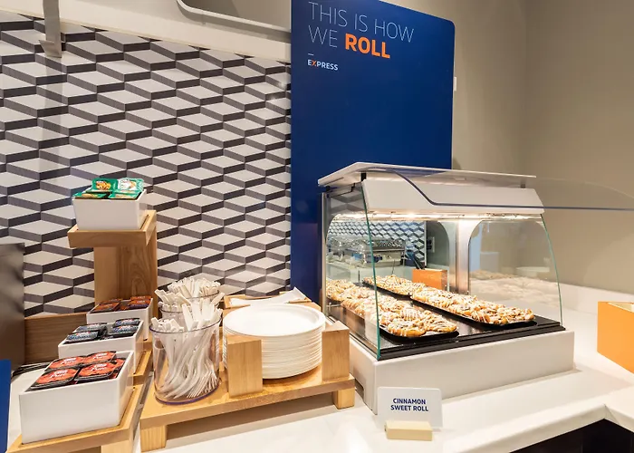 Holiday Inn Express Detroit-Warren/General Motors Technology Center By Ihg