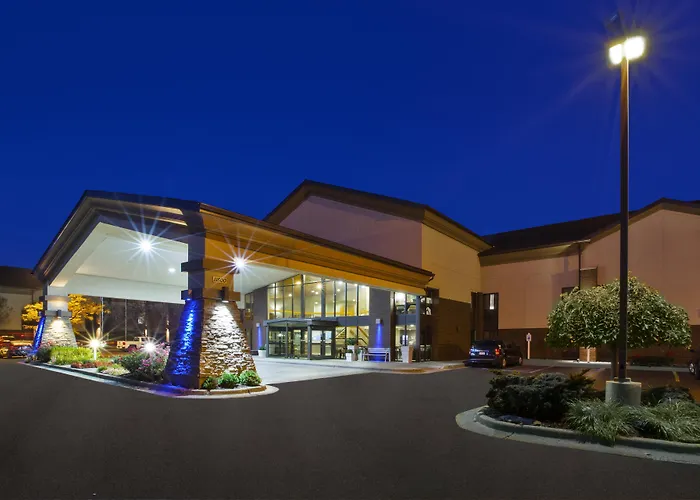 Holiday Inn Express Detroit-Warren/General Motors Technology Center By Ihg