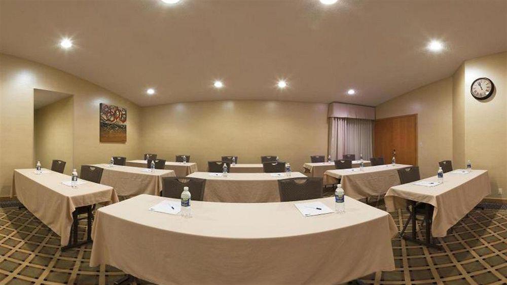 Express Detroit-warren/general Motors Technology Center By Ihg Hotel 2*