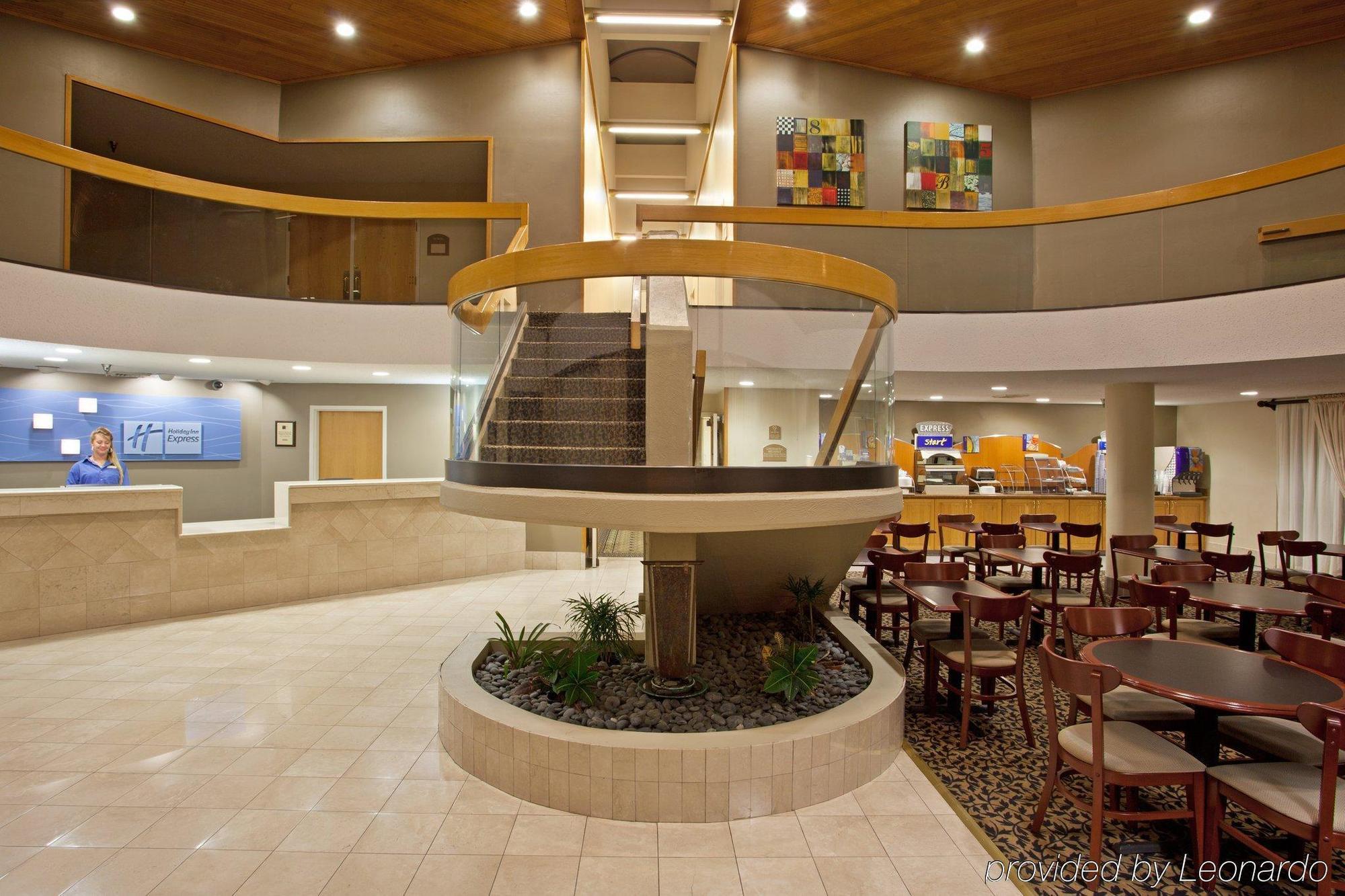 Express Detroit-warren/general Motors Technology Center By Ihg Hotel