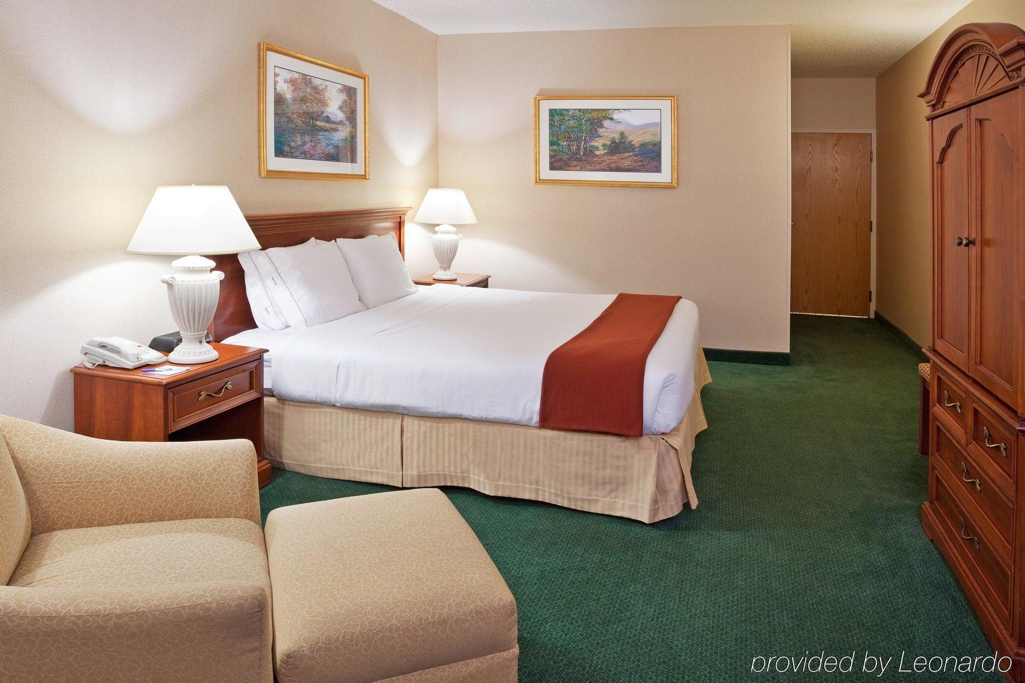 Hotel Express Detroit-warren/general Motors Technology Center By Ihg