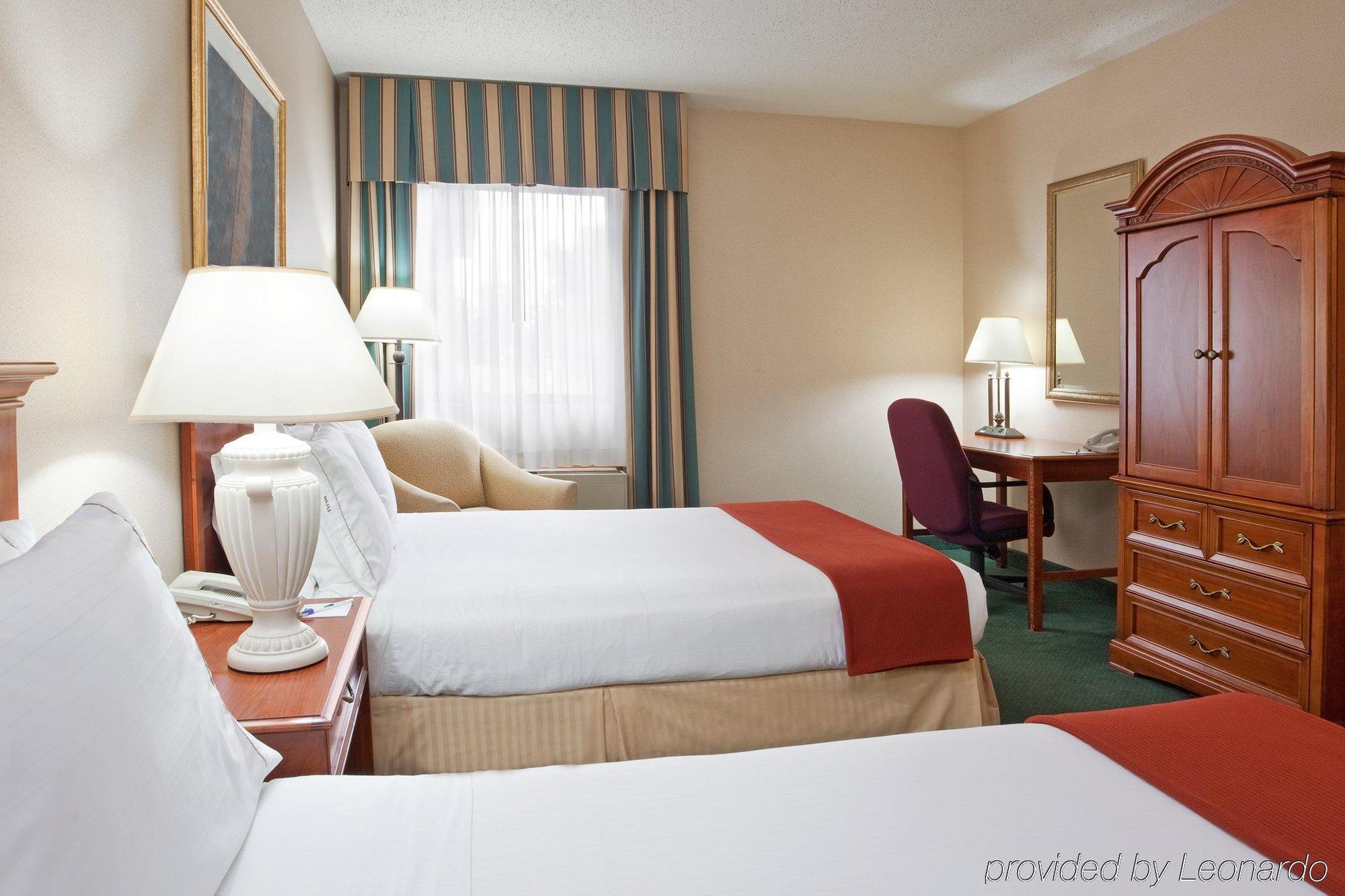 Express Detroit-warren/general Motors Technology Center By Ihg Hotel 2*