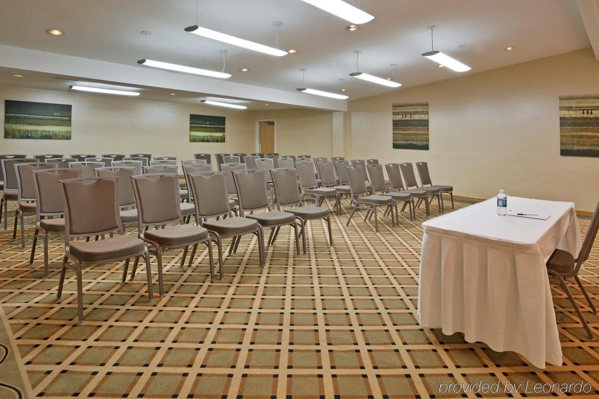 Express Detroit-warren/general Motors Technology Center By Ihg Hotel 2*