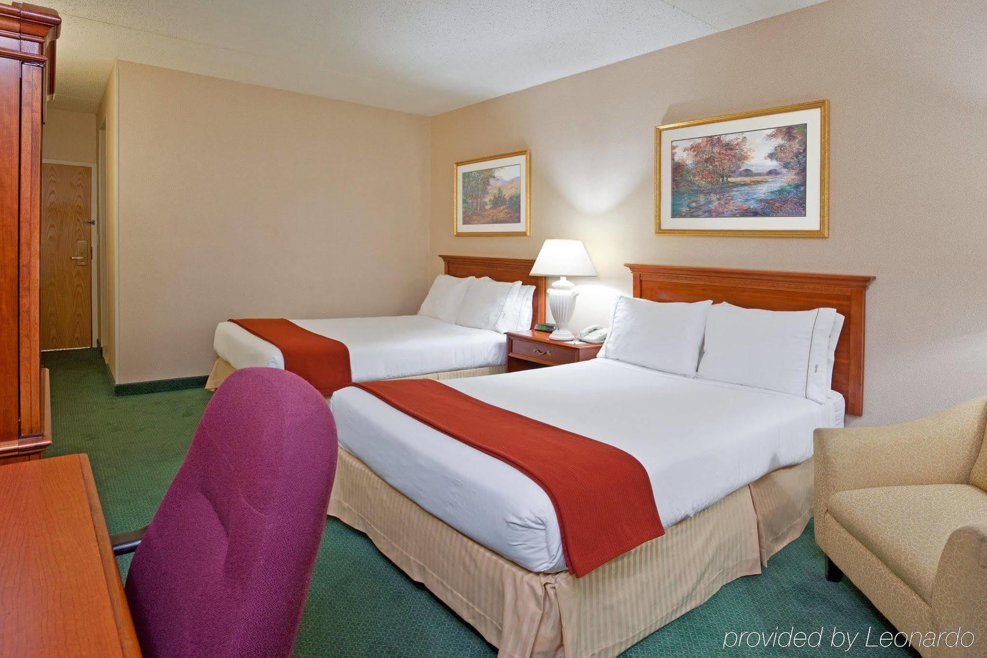 Express Detroit-warren/general Motors Technology Center By Ihg Hotel 2*